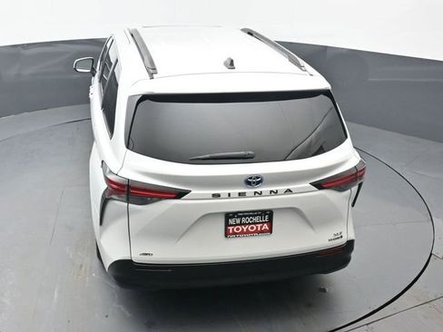 Used 2022 Toyota Sienna XLE image 45