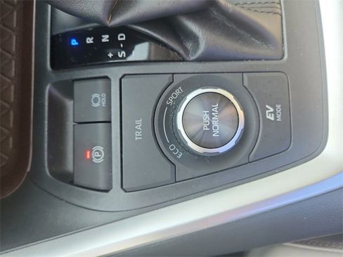 Used 2019 Toyota RAV4 Limited image 25
