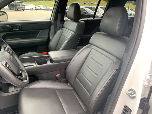 Used 2025 Hyundai Santa Fe Calligraphy AWD/4WD image 23