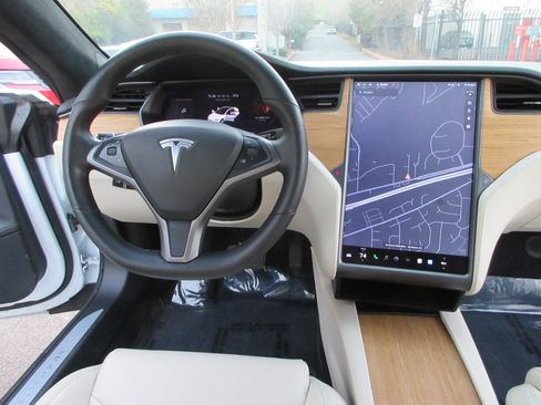 Used 2020 Tesla Model S Long Range Plus image 40