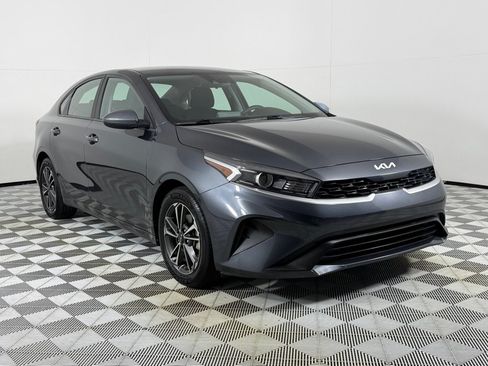 Used 2024 Kia Forte LXS FWD image 3