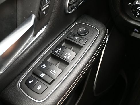 Used 2024 RAM 1500 Laramie AWD/4WD image 25