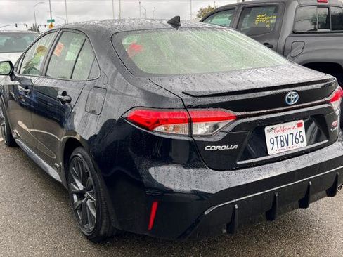 Certified 2025 Toyota Corolla SE image 4