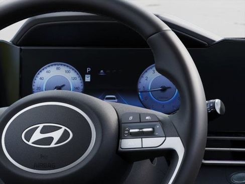 New 2025 Hyundai Elantra SEL image 14