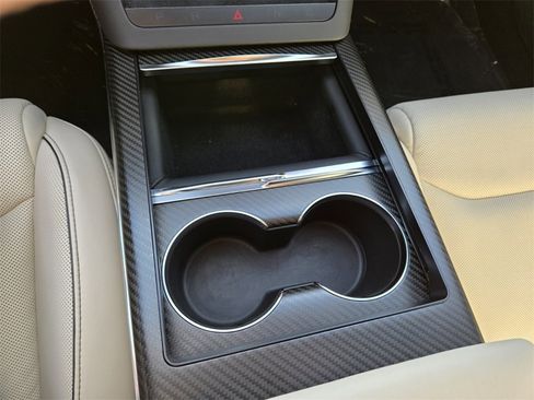 Used 2021 Tesla Model S Plaid image 39