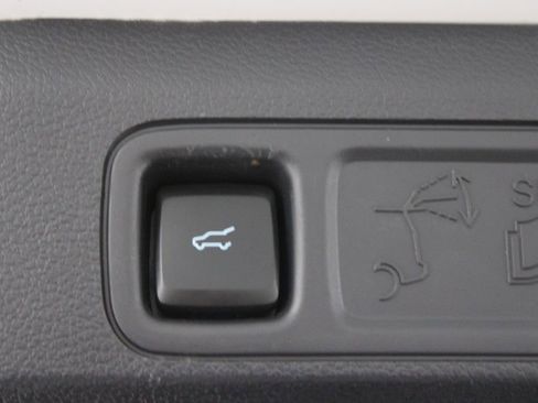 Used 2024 Ford Expedition Max XLT image 16