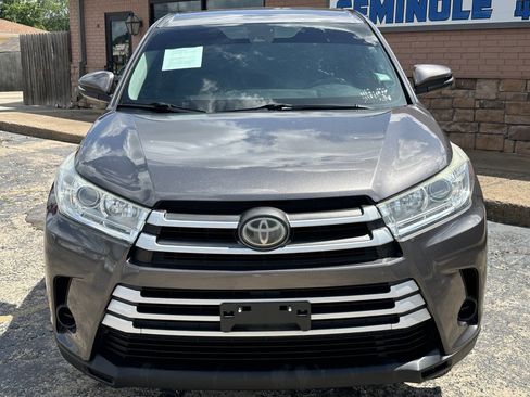 Used 2017 Toyota Highlander LE w/ Carpet Mat Package FWD image 4