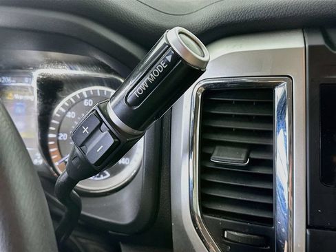 Used 2018 Nissan Titan SV AWD/4WD image 16