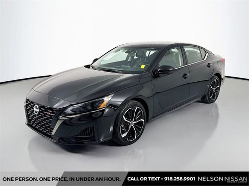 Certified 2025 Nissan Altima 2.5 SR image 1