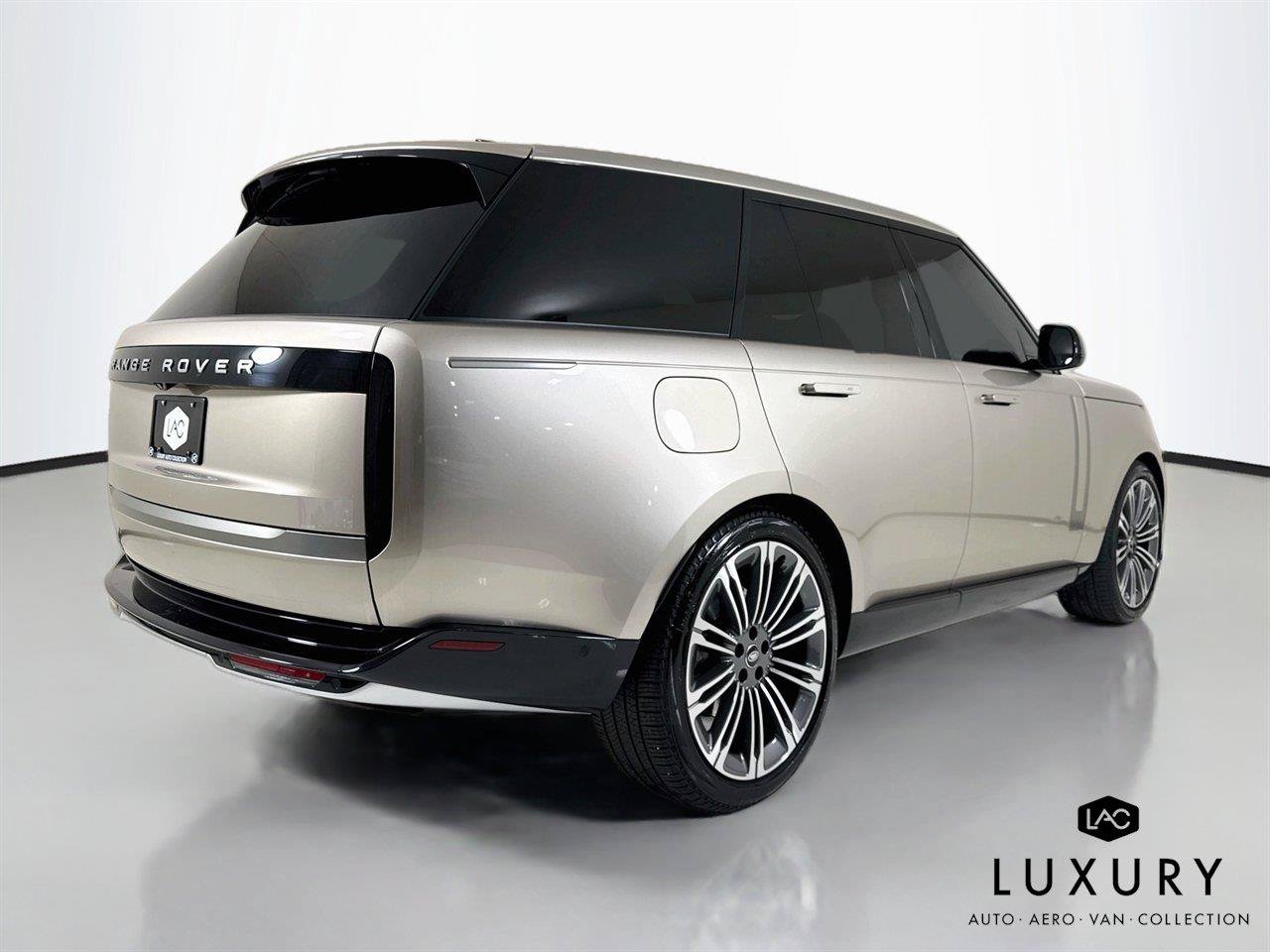 Used 2024 Land Rover Range Rover SE AWD/4WD image 5