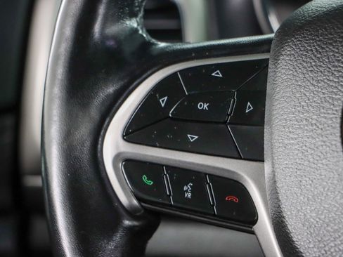 Used 2022 Jeep Grand Cherokee Laredo X image 13