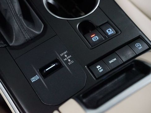 Certified 2021 Toyota Highlander XLE FWD image 21