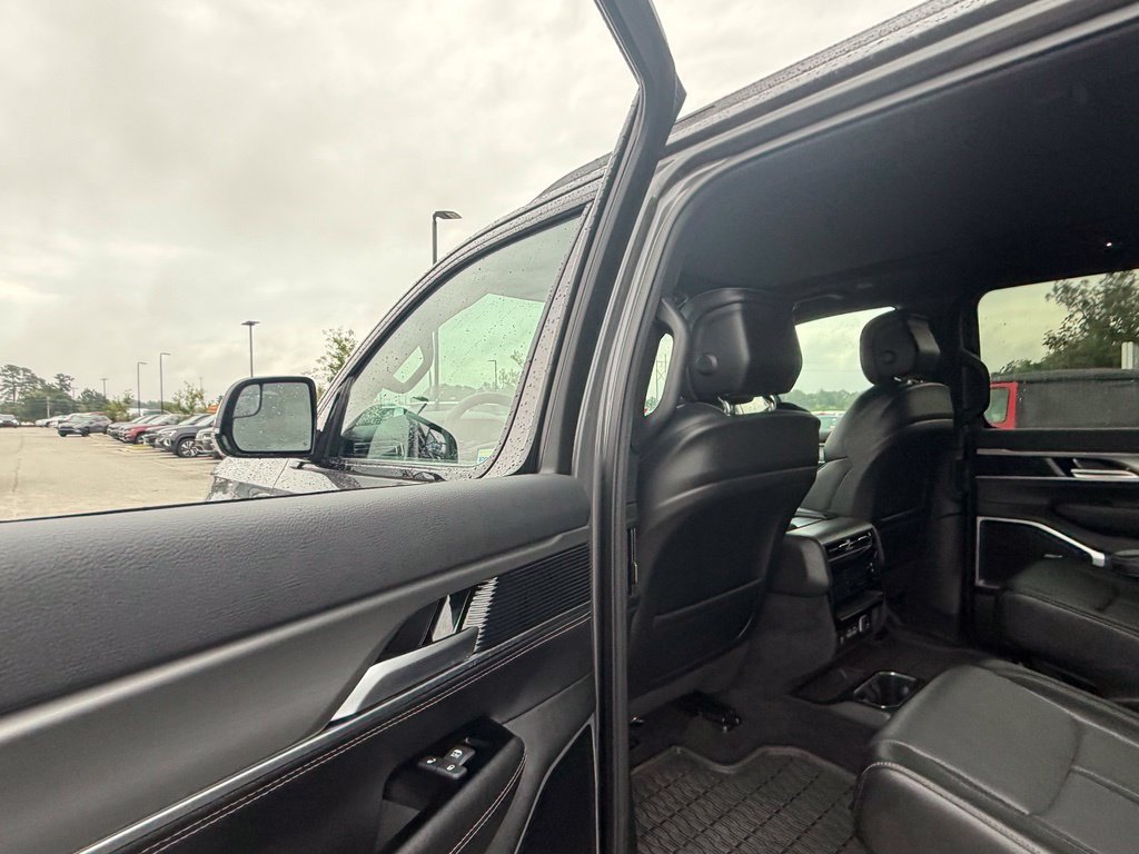 Used 2024 Jeep Wagoneer Series II AWD/4WD image 40