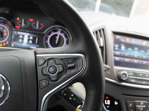 Used 2016 Buick Regal FWD image 17