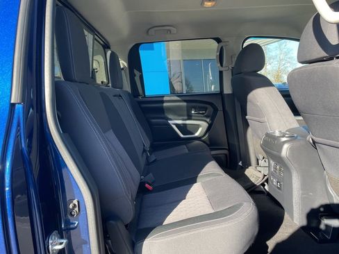 Used 2024 Nissan Titan SV w/ SV Convenience Package image 33