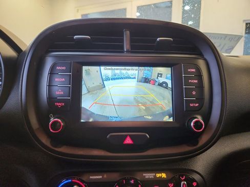 Used 2020 Kia Soul LX image 25
