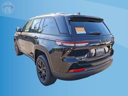 Certified 2024 Jeep Grand Cherokee Altitude AWD/4WD image 14