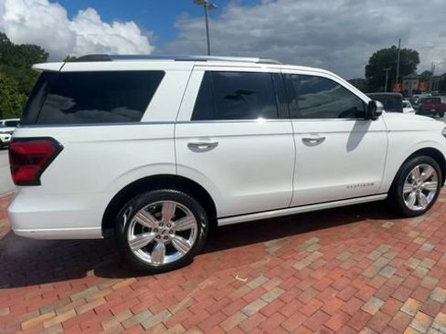 Used 2024 Ford Expedition Platinum AWD/4WD image 3