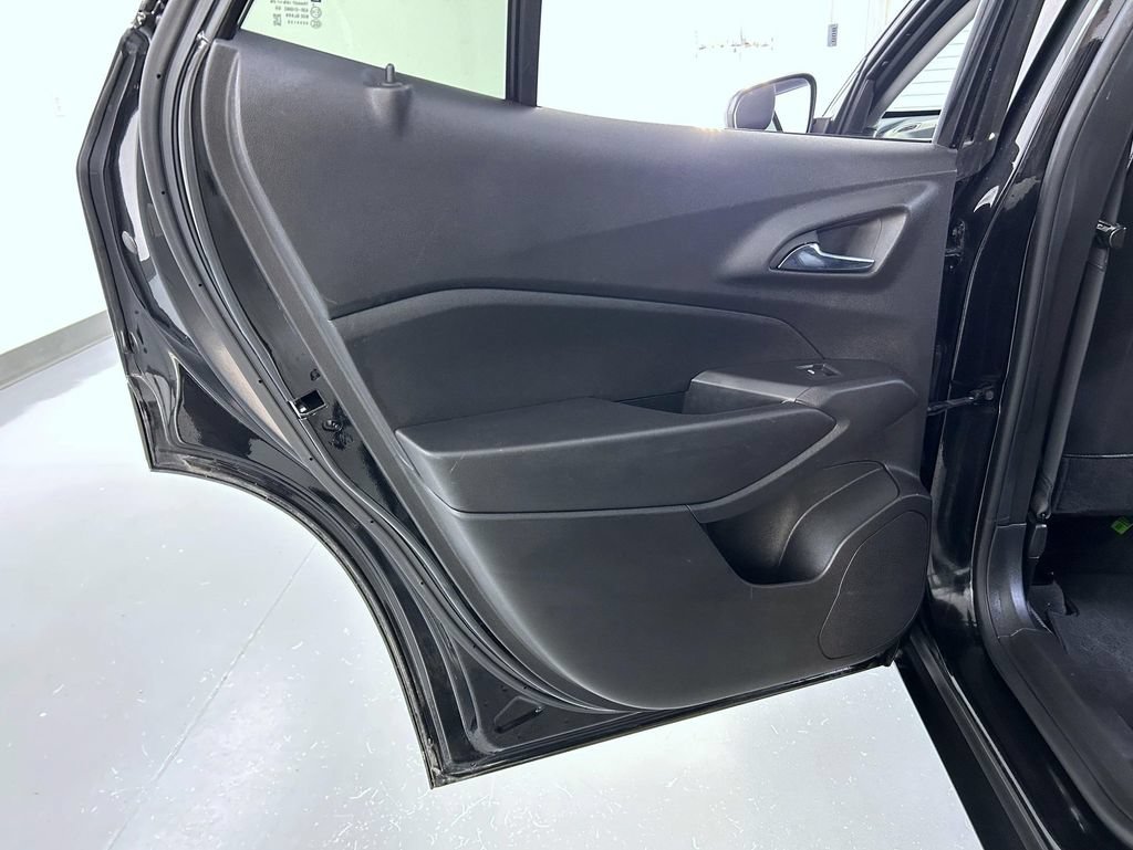 Used 2025 Chevrolet Trax LT FWD image 20