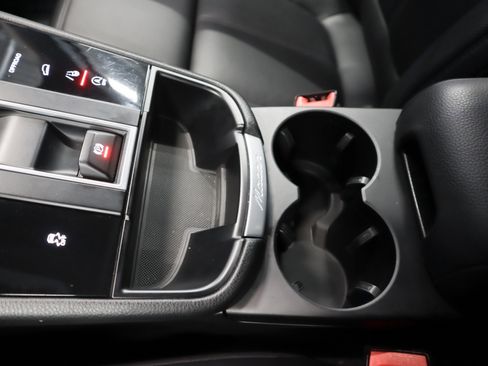 Used 2023 Porsche Macan image 18