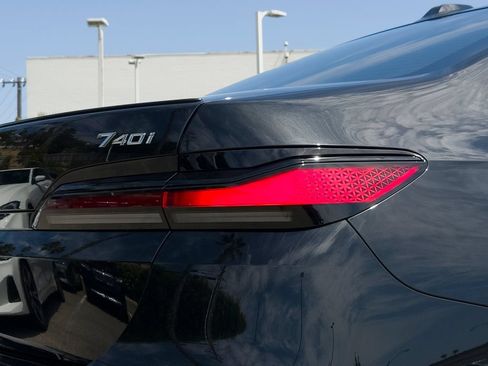 New 2026 BMW 740i w/ Premium Package RWD image 4