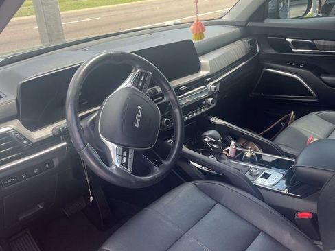 Used 2024 Kia Telluride EX w/ EX Captain's Chair Package image 7