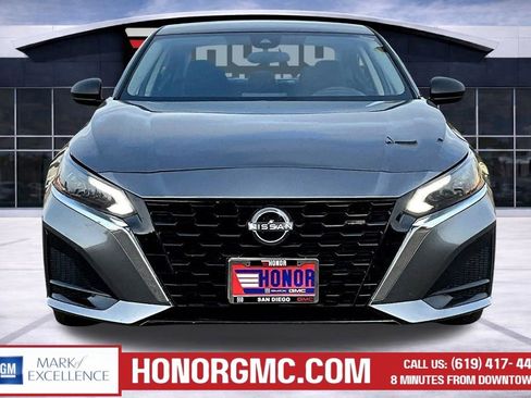 Used 2025 Nissan Altima 2.5 SV FWD image 2