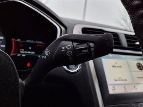 Used 2019 Ford Fusion SEL image 16