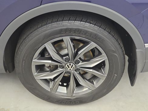 Used 2023 Volkswagen Tiguan SE w/ Panoramic Sunroof Package FWD image 34