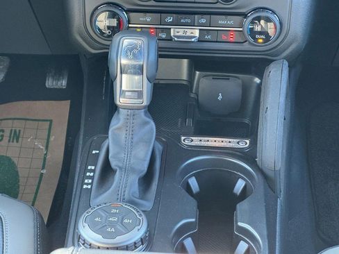 New 2025 Ford Bronco Outer Banks w/ Sasquatch Package AWD/4WD image 9