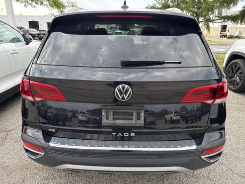 Used 2023 Volkswagen Taos SE w/ Panoramic Sunroof Package FWD image 4