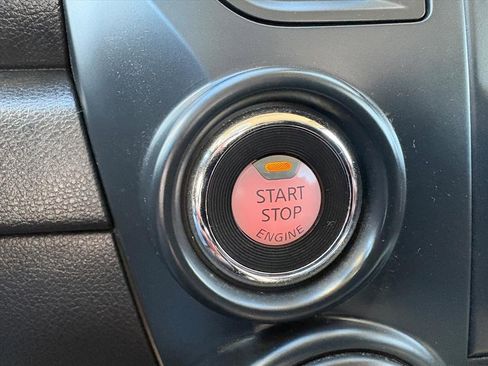 Used 2024 Nissan Titan SV w/ SV Convenience Package image 16