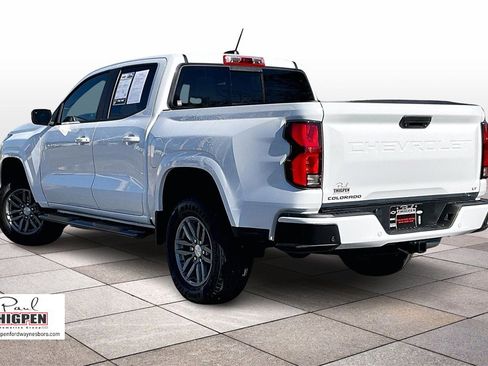 Used 2024 Chevrolet Colorado LT w/ LT Convenience Package III image 2