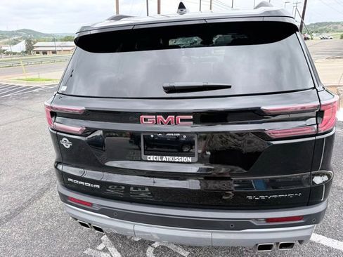 Certified 2025 GMC Acadia Elevation FWD image 8