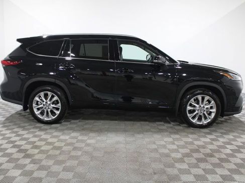 Used 2023 Toyota Highlander Limited image 7