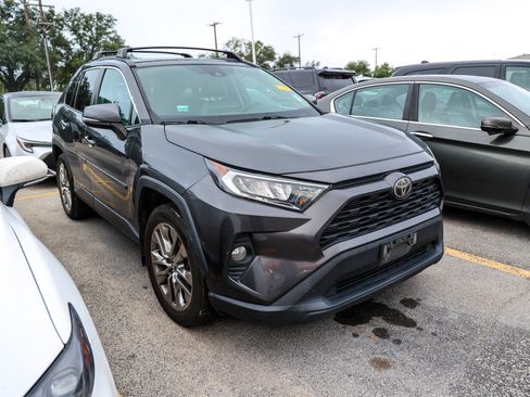 Used 2020 Toyota RAV4 XLE Premium FWD image 6
