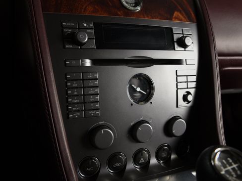 Used 2005 Aston Martin DB9 Coupe RWD image 23