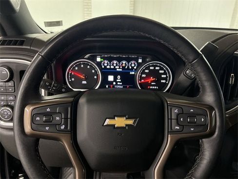 Used 2022 Chevrolet Silverado 2500 High Country image 11