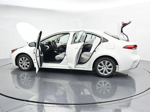 Used 2021 Toyota Corolla LE FWD image 28