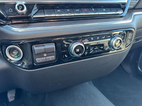 Used 2025 GMC Sierra 1500 SLT image 19