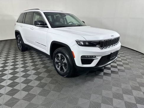 Used 2023 Jeep Grand Cherokee 4WD 4xe image 2