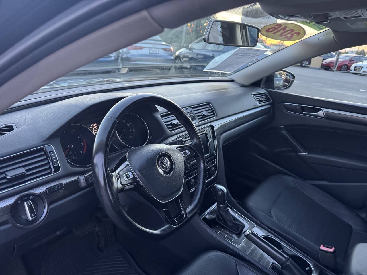 Used 2016 Volkswagen Passat 1.8T SE FWD image 25