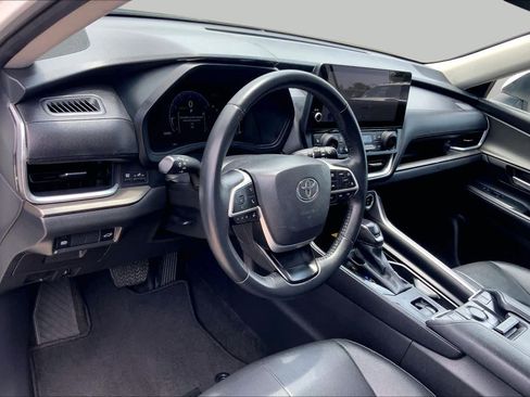 Used 2025 Toyota Grand Highlander AWD image 16