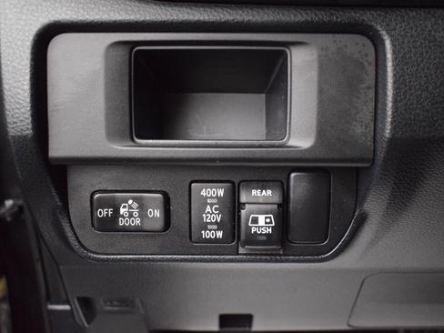 Used 2017 Toyota Tacoma TRD Sport w/ Tow Package (A/T) AWD/4WD image 15