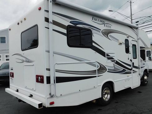 Used 2013 Ford E-350 and Econoline 350 Super Duty Wagon w/ Motorhome Prep Pkg RWD image 15