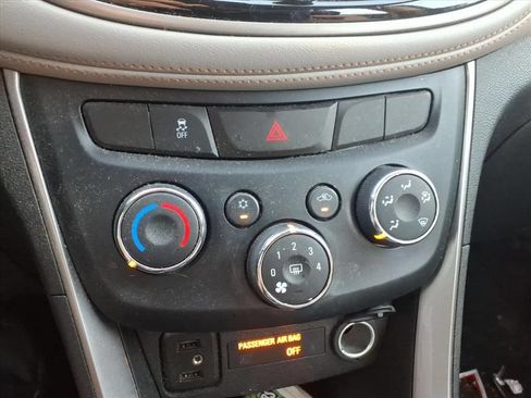 Used 2020 Chevrolet Trax LS FWD image 15