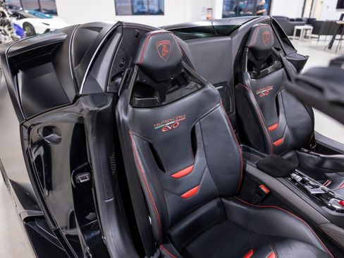 Used 2020 Lamborghini Huracan EVO image 29