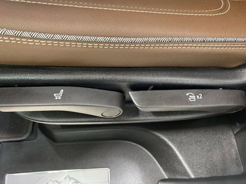 Used 2022 Chevrolet Tahoe High Country image 43