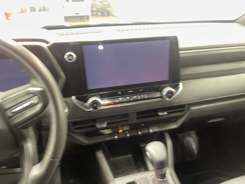 Used 2023 Chevrolet Colorado W/T RWD image 28