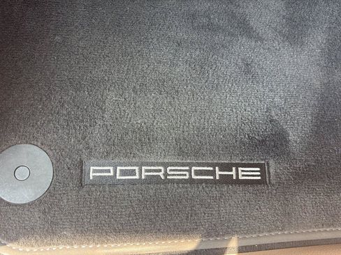 Used 2020 Porsche Macan AWD/4WD image 24